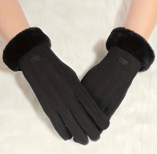 Guantes negros con pelito