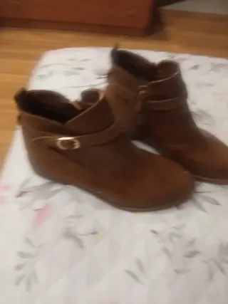 Botines marrones con hebilla