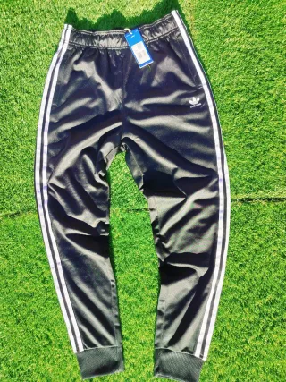 Pantalón Adidas Originals Negro Largo con Etiqueta