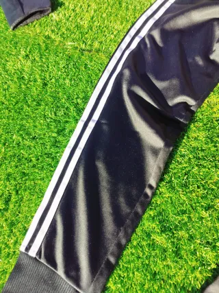 Pantalón Adidas Originals Negro Largo con Etiqueta