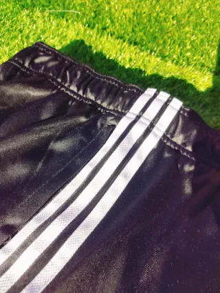 Pantalón Adidas Originals Negro Largo con Etiqueta