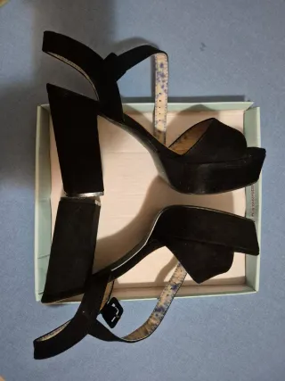 Sandalias de tacón negras