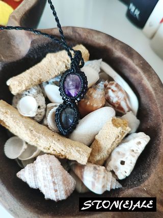 piccolo ciondolo in macramè e pietre dure