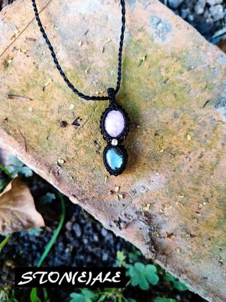 piccolo ciondolo in macramè e pietre dure