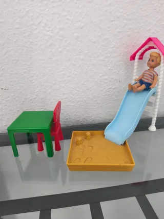 Barbie Pediatra con Cuna+Bebés+ niños+tobogán+mesa