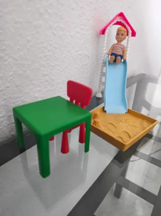 Barbie Pediatra con Cuna+Bebés+ niños+tobogán+mesa