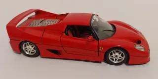 Ferrari rojo de metal a escala. 19 cm.