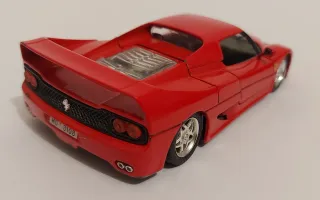 Ferrari rojo de metal a escala. 19 cm.