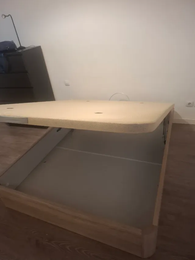 Canapé reforzado beige y madera