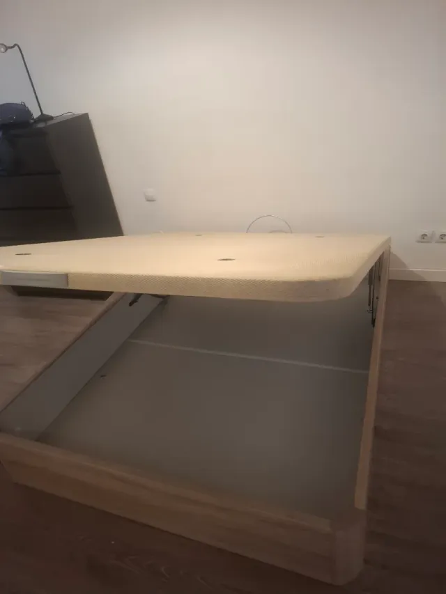 Canapé reforzado beige y madera