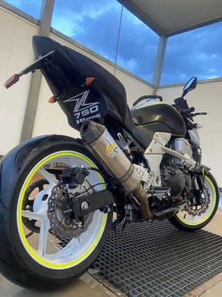 Kawasaki Z750 A2 25 kW(totalmente legal para A2)