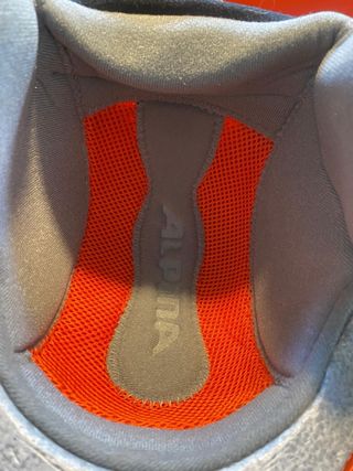 Casco de esquí Alpina Zupo color naranja.