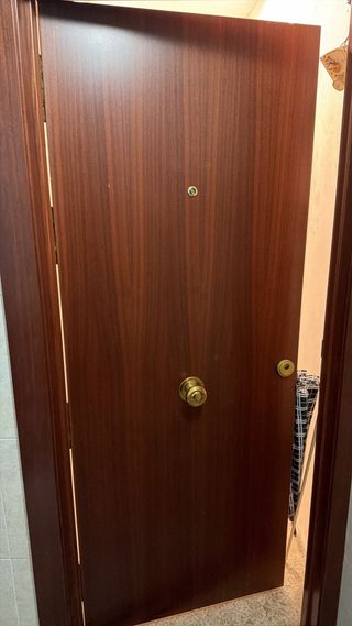 Puerta de entrada madera