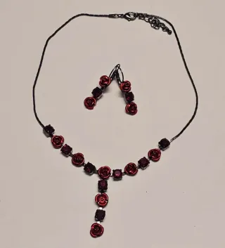 Conjunto Collar y Pendientes Rosas Rojas