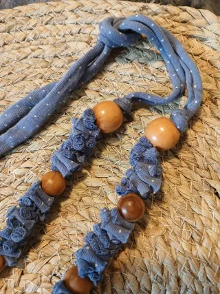 Collar artesanal de tela reciclada