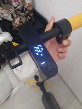 Patinete Eléctrico Negro y Amarillo