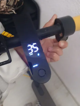 Patinete Eléctrico Negro y Amarillo