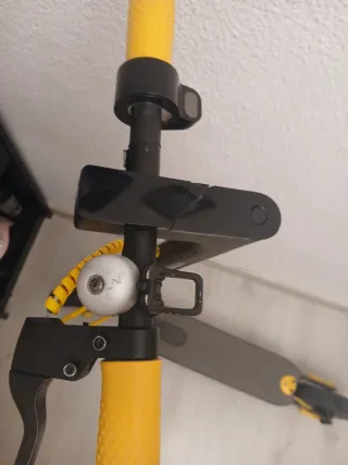 Patinete Eléctrico Negro y Amarillo