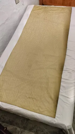 Tela dorada brillante