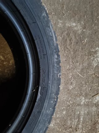 Varios Neumáticos de coche usados
