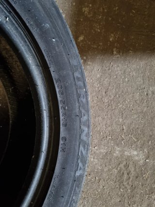 Varios Neumáticos de coche usados