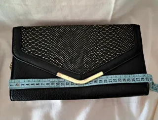 Bolso de mano con cadena