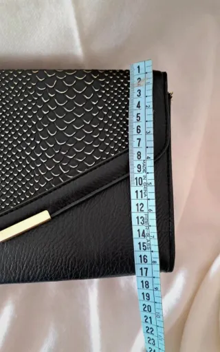 Bolso de mano con cadena