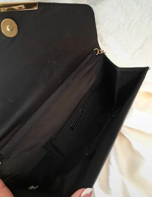 Bolso de mano con cadena