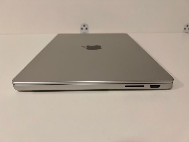 IMPOLUTO | MacBook Pro M3 512GB Argento + Fattura