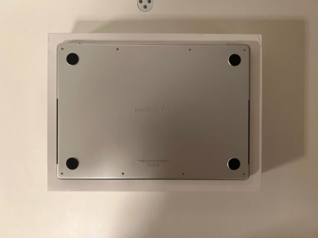 IMPOLUTO | MacBook Pro M3 512GB Argento + Fattura