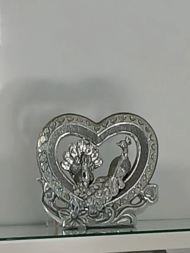 2 Figuras Corazón Pavos Reales