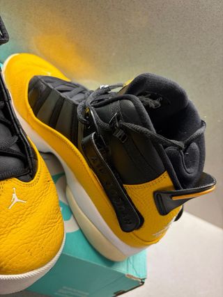 Zapatillas Jordan Edición Limitada Negro Amarillo