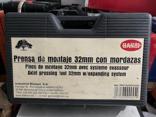 Prensa de montaje 32mm con mordazas