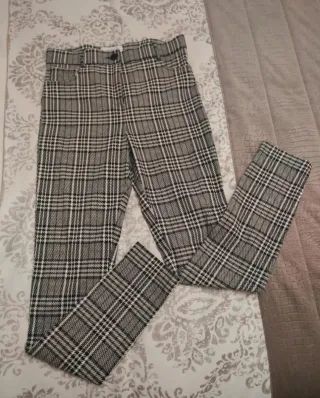 Pantalones de cuadros grises y negros