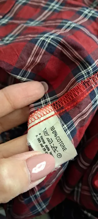 Camicia a quadri rossa e nera