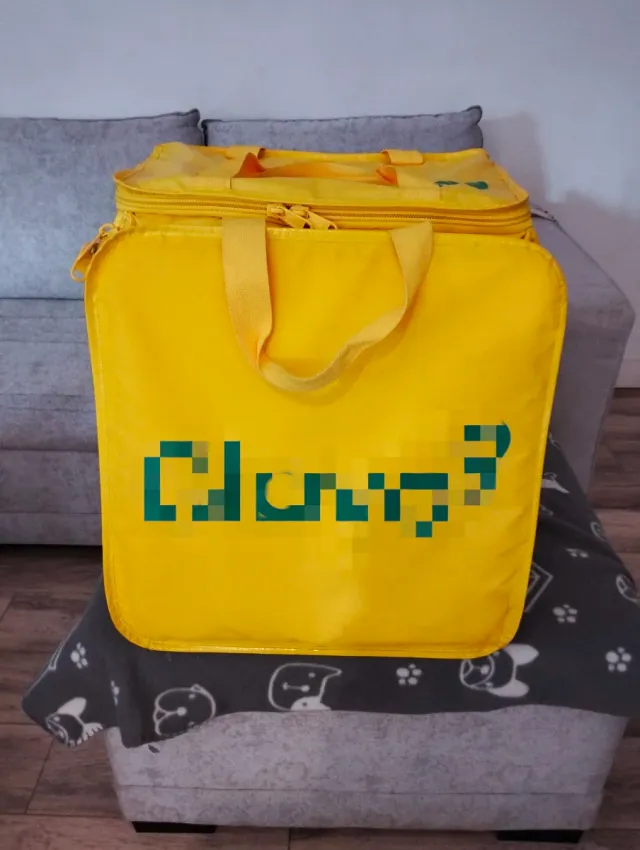 Mochila de reparto amarilla