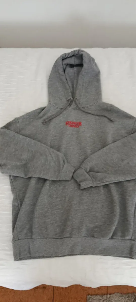 Sudadera Stranger Things Gris