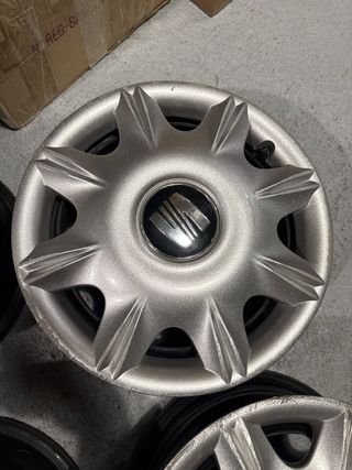4 llantas de acero con tapacubos SEAT 13”