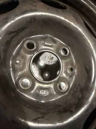 4 llantas de acero con tapacubos SEAT 13”