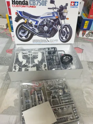 Maqueta Tamiya Honda CB750F Custom Tuned