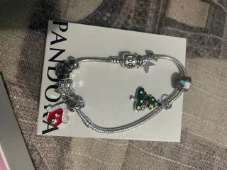 Pulsera Pandora con charms navideños