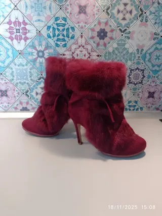 Botines de pelo burdeos