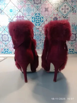 Botines de pelo burdeos