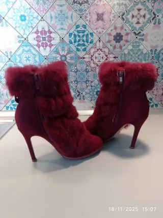 Botines de pelo burdeos