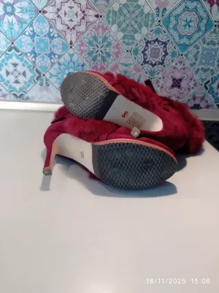 Botines de pelo burdeos