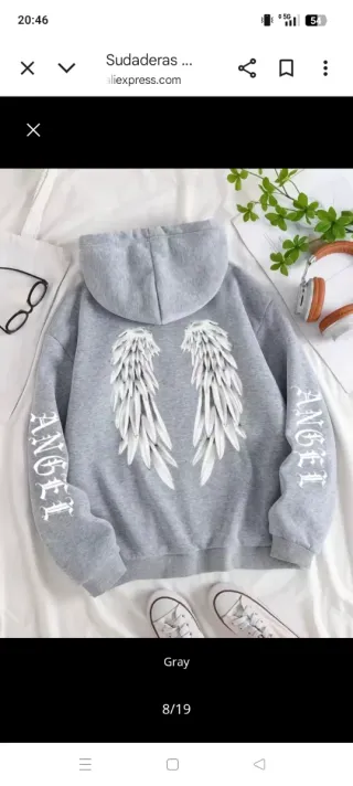 Sudadera gris con estampado de alas