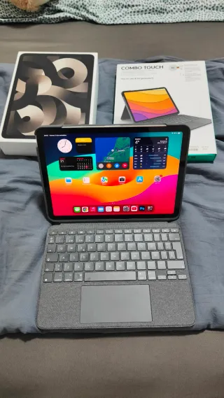 iPad Air 5 M1 256GB Gris + Teclado Logitech