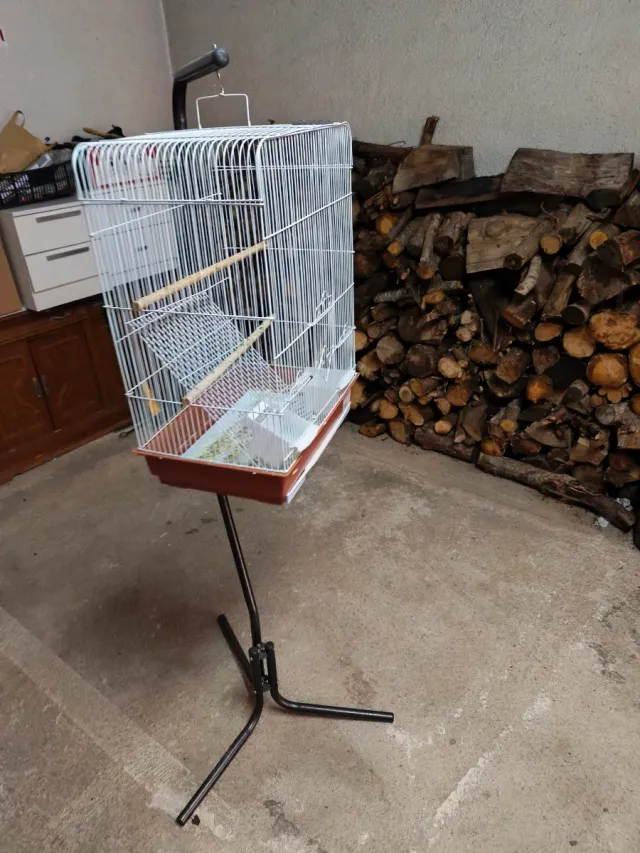Jaula para pájaros con pie