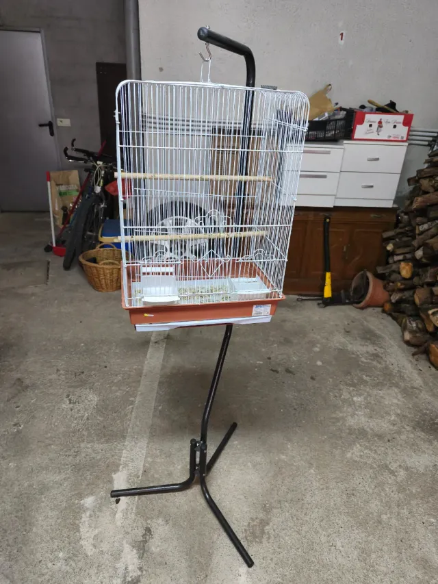 Jaula para pájaros con pie