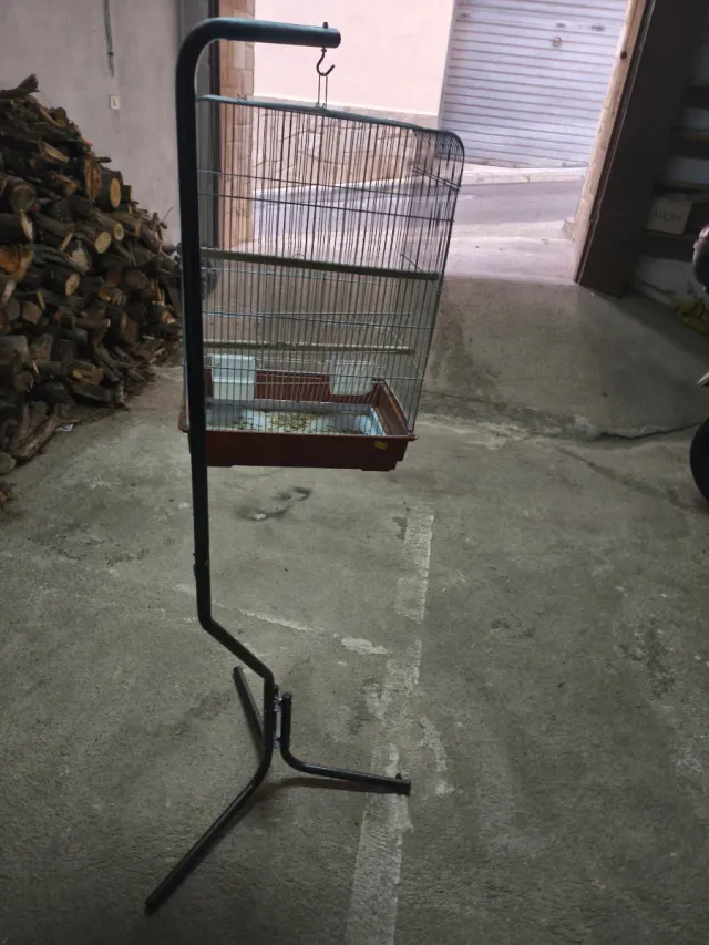 Jaula para pájaros con pie